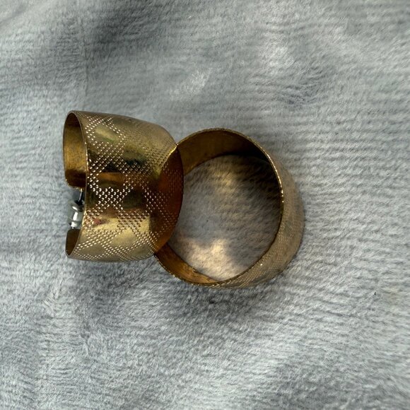 Textured Gold Tone 3/4 Hoop Earrings Pierced Post Back Heart Pattern Engraved - Picture 12 of 16